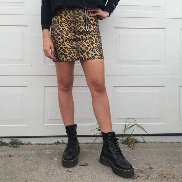 Leather cheetah mini skirt (the ragged priest) - Picture 2 of 3